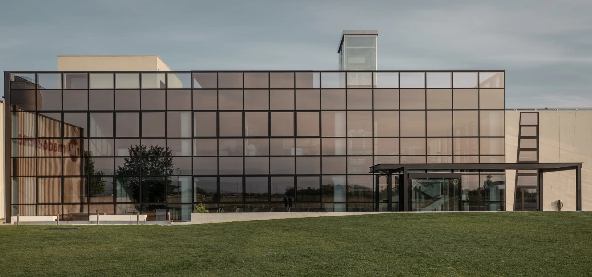 foto del nuovo stabilimento costruito dall'azienda Maddalena S.p.A.